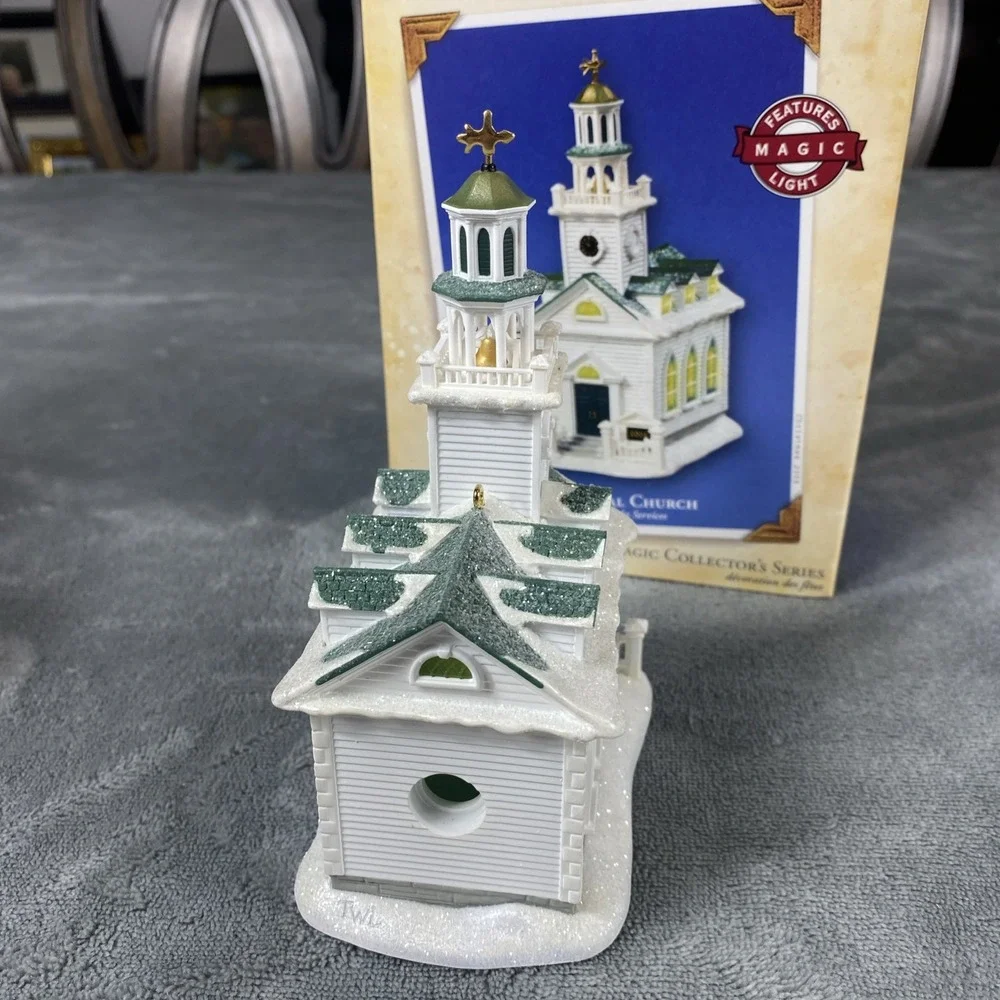 2004 Hallmark Keepsake Christmas Ornament 7th In Colonial Church Series Lighted